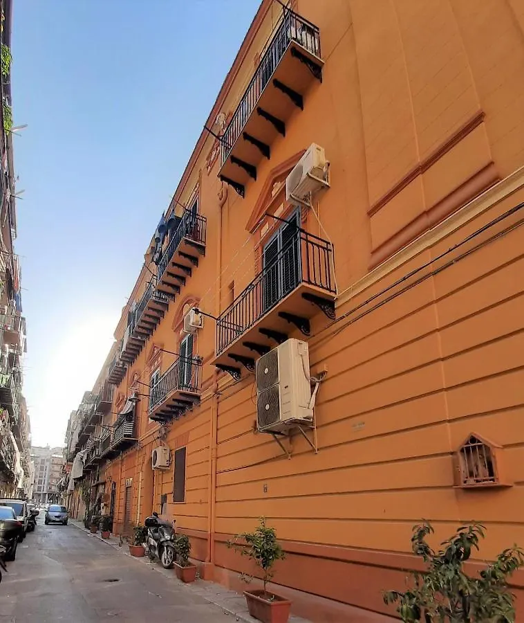 Lägenhet La Casetta Nel Borgo Palermo